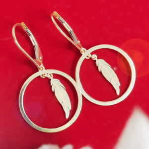 Kolczyki ze złota - koła z piórkami