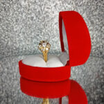 Złoty pierścionek duży kwiat 333