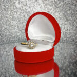 Złoty pierścionek z cyrkoniami 333