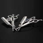 Broszka nożyczki i grzebień biała cyrkonia