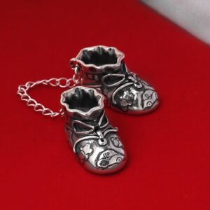 Pamiątkowe buciki dziecięce srebrne
