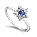Pierścionek kwiat z szafirową cyrkonią
