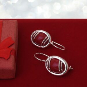 Kolczyki z czerwonym kamieniem