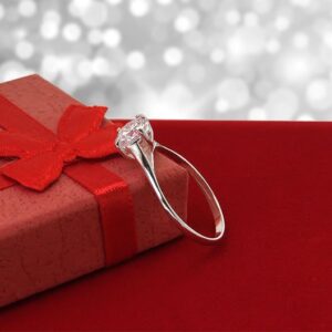 Pierścionek z cyrkonią 6mm