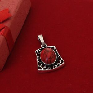 Ażurowy retro wisiorek z koralem