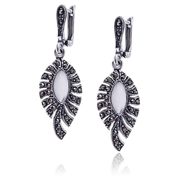 Kolczyki wiszące z markazytami i opalem 1 Kolczyki wiszące z markazytami i opalem