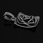 Wisiorek róża w ramce