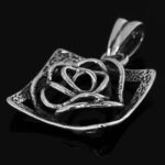 Wisiorek róża w ramce