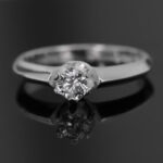 Klasyczny pierścionek z cyrkonią 4mm