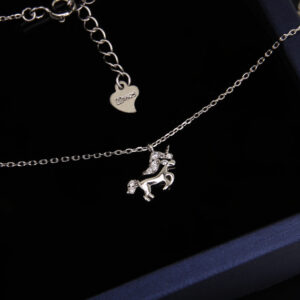 Naszyjnik celebrytka z jednorożcem