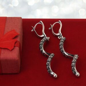 Kolczyki skręcone zdobione