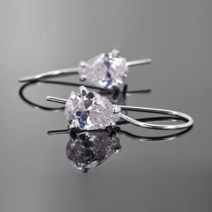 Kolczyki z białą cyrkonią łezką 10mm