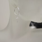 Kolczyki kółka z krzyżykiem 2cm