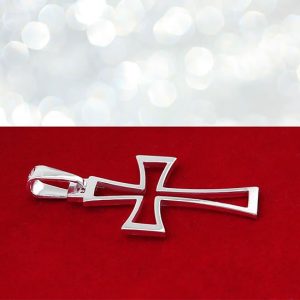 Srebrny krzyżyk ażurowy