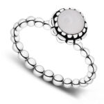 Pierścionek kulkowy z mlecznym kamieniem