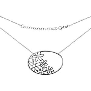 Naszyjnik z kwiecistą ozdobą