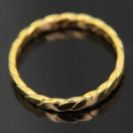 Złocona wąska obrączka paski