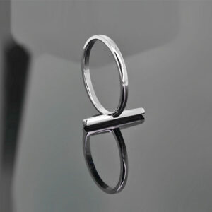 Pierścionek minimalistyczny
