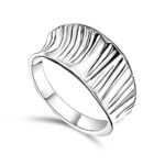 Pierścionek wklęsły zdobiony