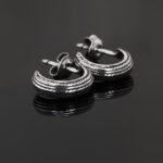 Srebrne kolczyki półokrągłe ze zdobieniami