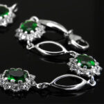 Bransoletka z zielonymi cyrkoniami