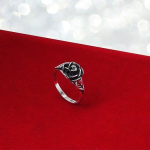 Pierścionek z różą