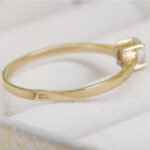 Pierścionek zaręczynowy złoto 333 cyrkonia 4mm