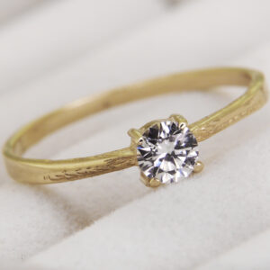 Pierścionek zaręczynowy złoto 333 cyrkonia 4mm