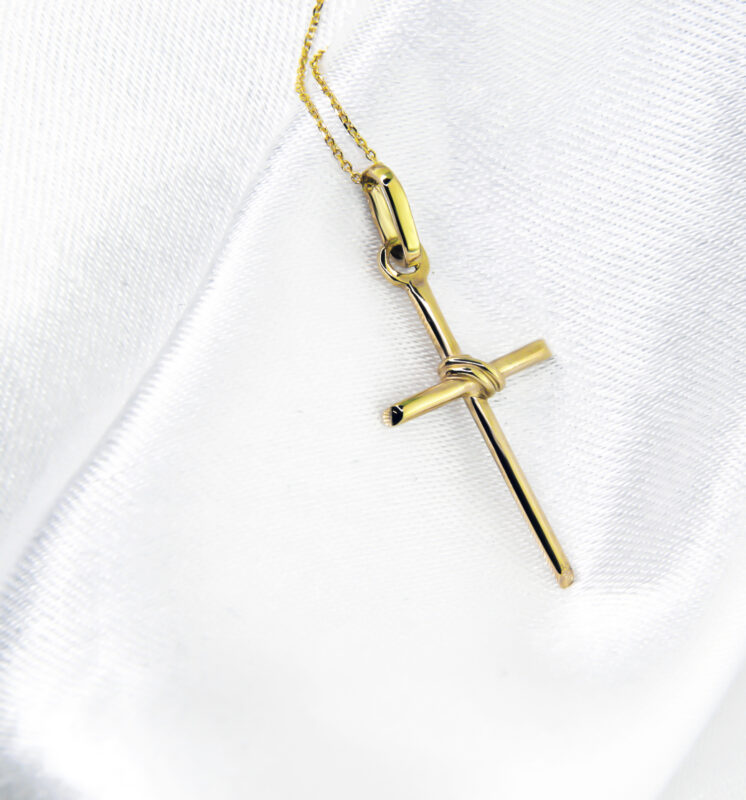 Krzyżyk z łańcuszkiem ze złota + pudełko z grawerem Pamiątka I Komunii Świętej