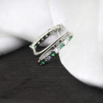 Kolczyki z zielonymi i białymi cyrkoniami