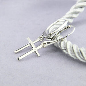 Wiszące kolczyki z krzyżykami