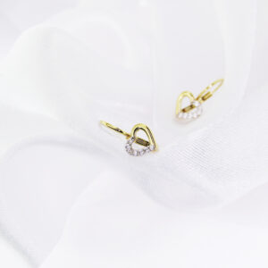 Złote kolczyki serca z cyrkoniami