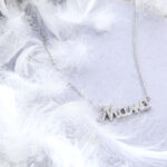 Naszyjnik z napisem MAMA