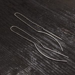 Kolczyki przekładane łańcuszki patyczek-łuk