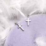 Kolczyki wiszące krzyżyki z kuleczką