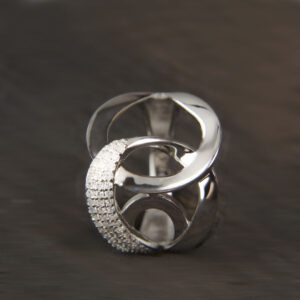 Pierścionek z przeplotem