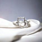 Pierścionek z kotem i sercem