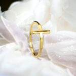 Pierścionek z krzyżem złocony