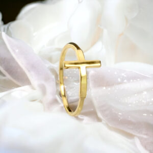 Pierścionek z krzyżem złocony