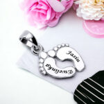 Wisiorek stópki z grawerem