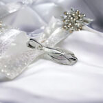 Wisiorek z ażurową ozdobą