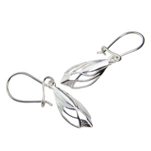 Kolczyki z ażurową ozdobą