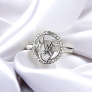 Pierścionek z pulsem serca i sercem