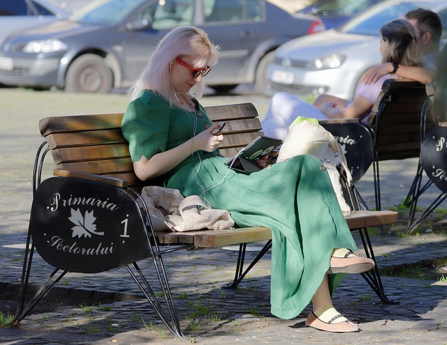 Złoto czy srebro do zielonej sukienki? Podpowiadamy!